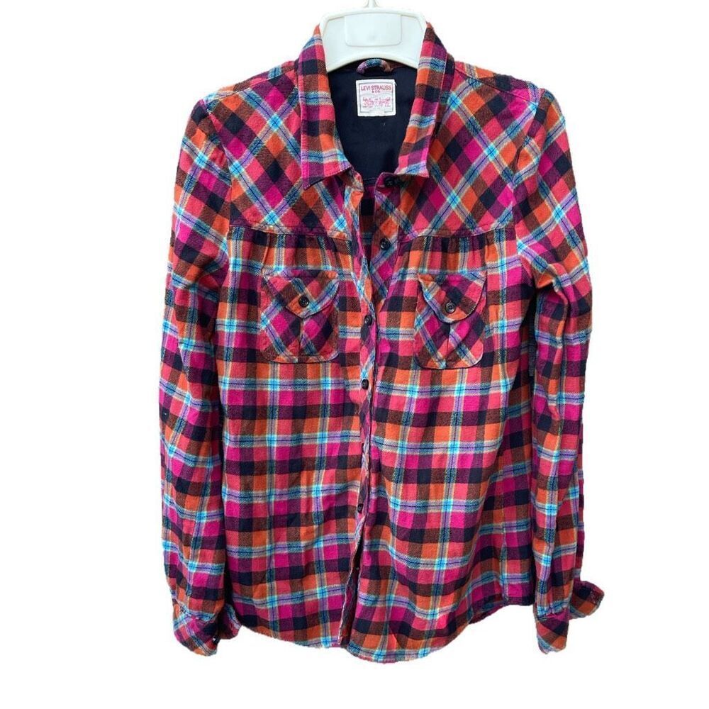Levi’s size S flannel loose fit button down .